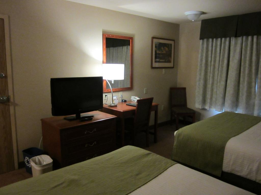 Super 8 By Wyndham Fort St. John Bc Extérieur photo